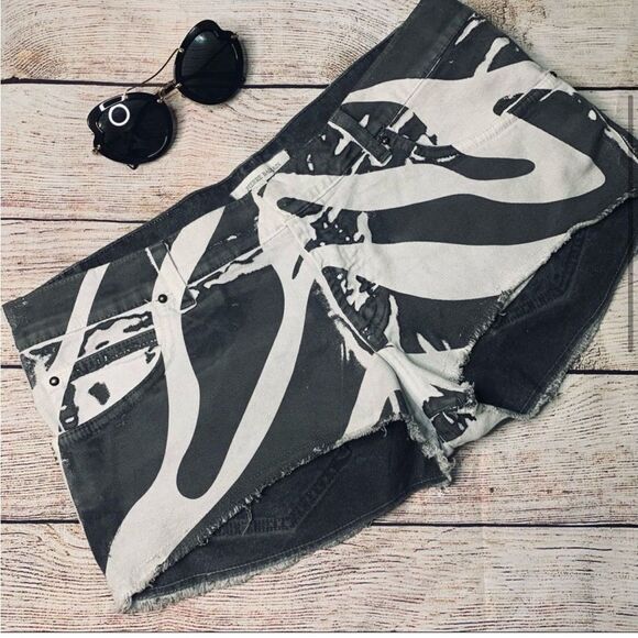 Pierre Balmain Black and White Jean Shorts with Dynamic Pattern -30/44 - Picture 3 of 15